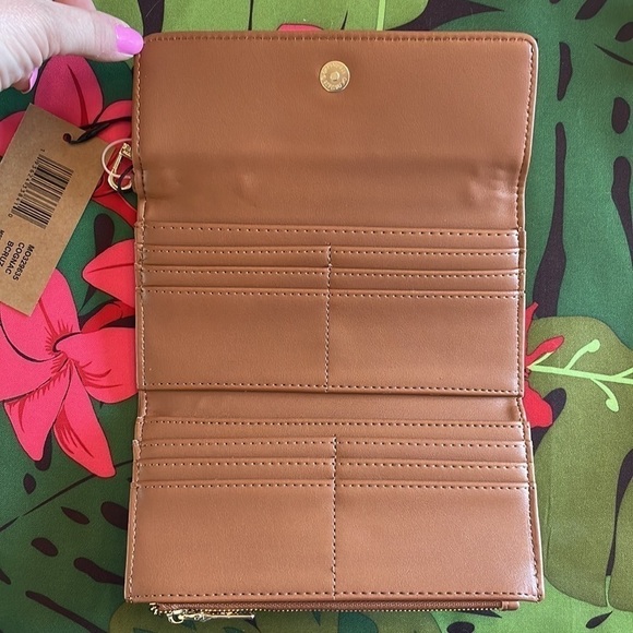Brand New Steve Madden Cruz Cognac Trifold Snap Wristlet Wallet Gold Tone Chain - Picture 10 of 16